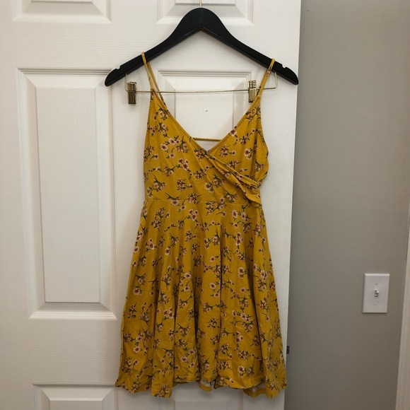 Forever 21 Floral Yellow Spaghetti Strap Mini Sundress in Small/Medium - Picture 2 of 8